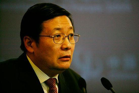 樓繼偉：當前我們并沒有走出危機