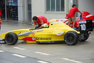 中國方程式大賽激烈開戰 神州租車車隊先聲奪人