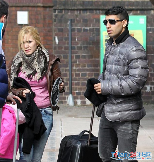 阿奎羅與小三公開亮相 出雙入對毫不避諱(圖)