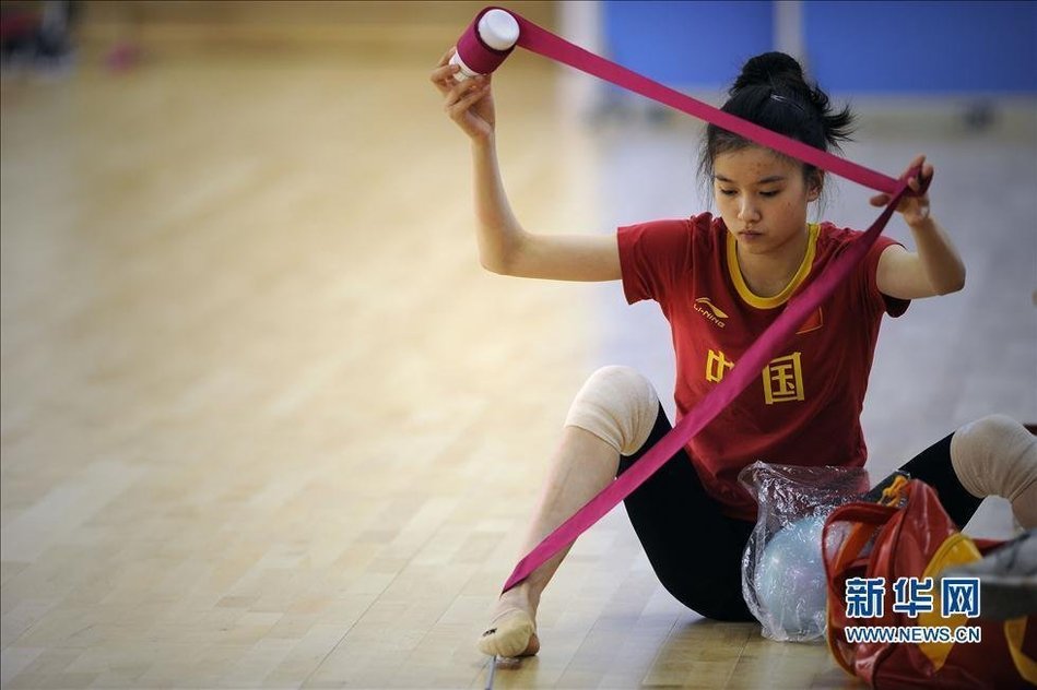 藝體少女體態(tài)秀麗 臺(tái)前幕后身姿揭秘