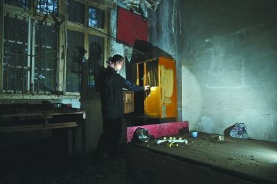 武漢公安局“鬼屋”訓民警:長發白衣女尸驚悚啼哭