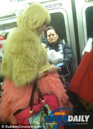 組圖:美網站曝光地鐵乘客各種不雅照