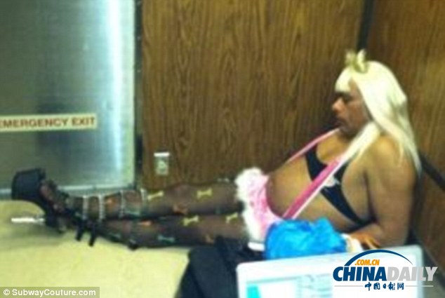 組圖：美網站曝光地鐵乘客各種不雅照