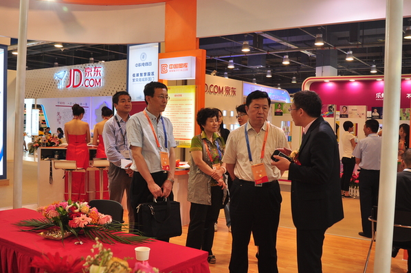 商務部信息化司李晉奇司長參觀考察中國網庫京交會展館