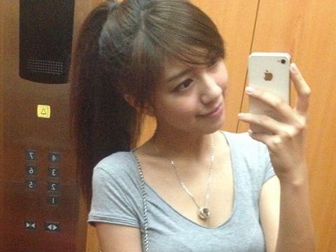 臺(tái)灣正妹地鐵被拍走紅 被疑自導(dǎo)自演(圖)