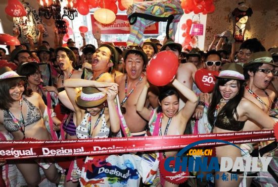 世風日下!日本多名女子穿比基尼參加促銷活動