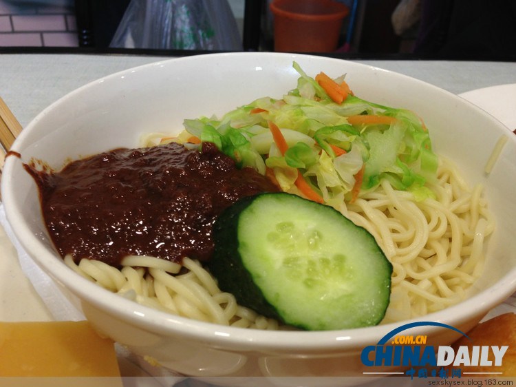 誰(shuí)吃誰(shuí)知道！實(shí)拍京城里的那些傳統(tǒng)小吃