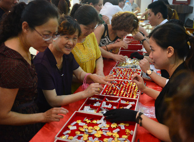 山西大媽再掀搶金戰 銀行金飾部分賣斷貨