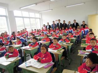 北京青花瓷酒業(yè)四川雅安助學(xué)公益活動(dòng)