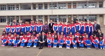 北京青花瓷酒業(yè)四川雅安助學(xué)公益活動(dòng)