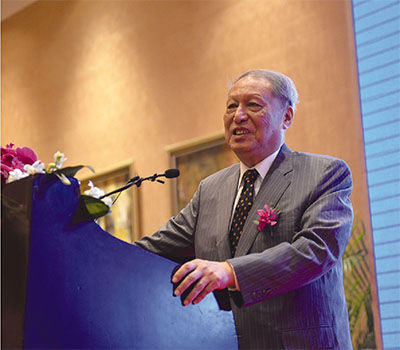 成思危:房價拐點言之過早