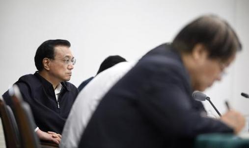 李克強(qiáng)在赤峰召開企業(yè)與金融機(jī)構(gòu)負(fù)責(zé)人座談會(huì)