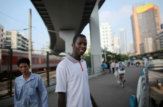 中國“綠卡”背后的“移民困局”