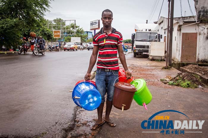 埃博拉病毒重創(chuàng)西非經(jīng)濟(jì) 圖說疫區(qū)市集買賣