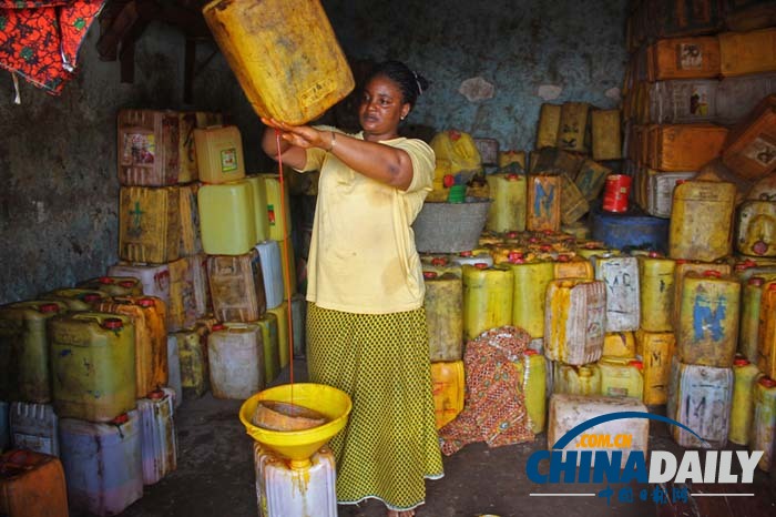 埃博拉病毒重創西非經濟 圖說疫區市集買賣