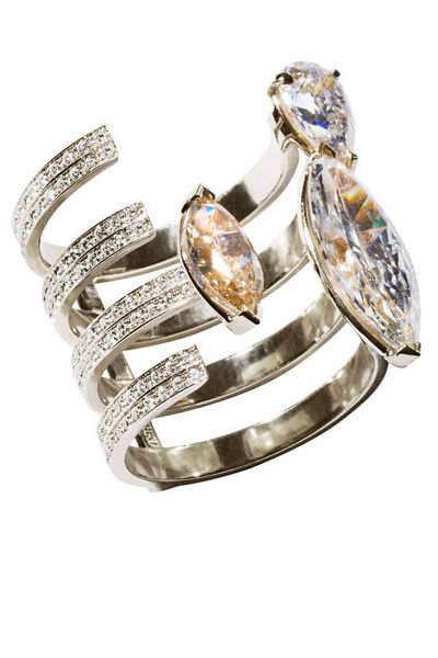 年終奢侈一把:盤點(diǎn)15件本季最華麗的珠寶