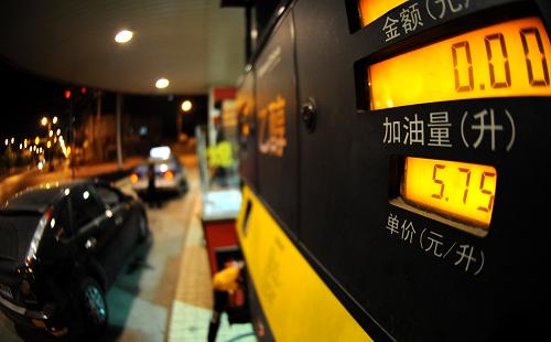 外媒:油價2015年上漲首破60美元 市場反應平淡