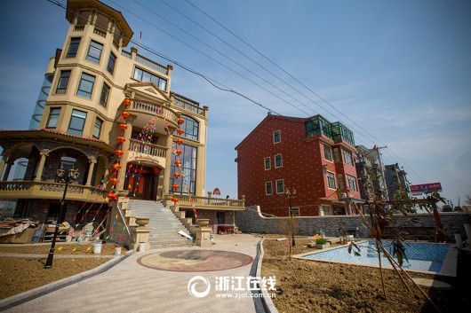 史上最壕農(nóng)居房:游泳池+觀光電梯