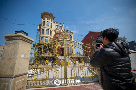 史上最壕農居房:游泳池+觀光電梯