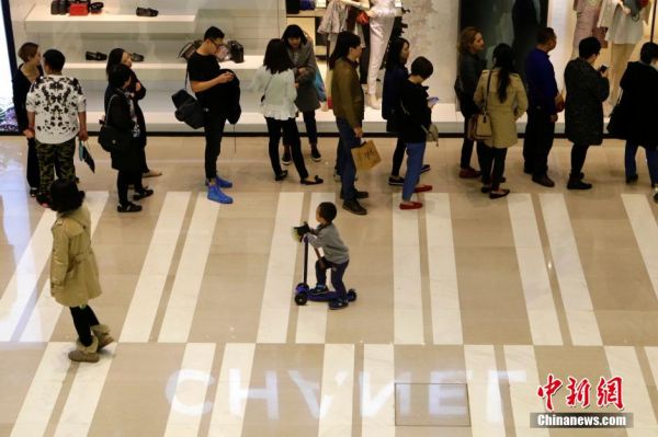 奢侈品牌在華掀降價潮 欲吸引中國人回國