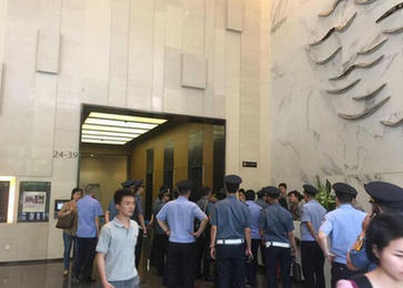 網曝Uber成都公司被查 執法者遭司機圍堵（圖）