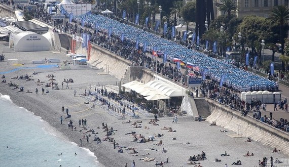 中企6千人旅游團法國行：震驚歐洲