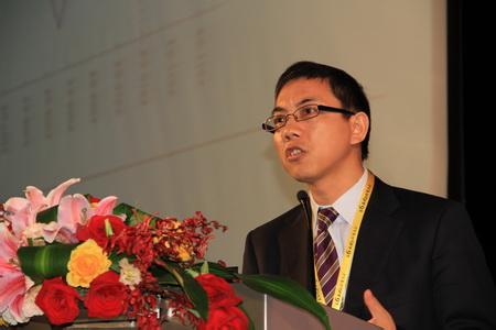 彭文生:和房地產泡沫相比 股市泡沫是有益的