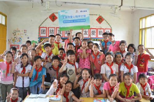 艾美特為山區學子送涼風 “清涼校園行動”三年愛心陪伴