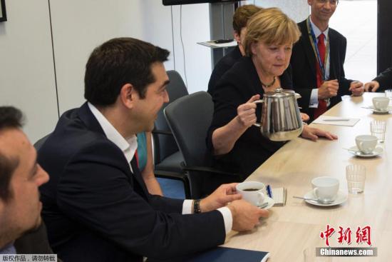 默克爾:德國或考慮減免希臘債務