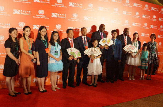 北京小記者團(tuán)采訪聯(lián)合國(guó)會(huì)議