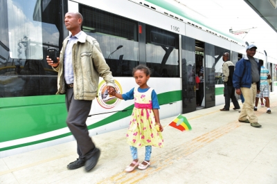 非洲首條輕軌通車 系中國企業承建(圖)