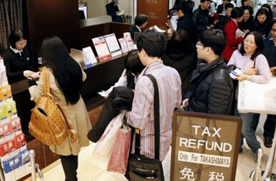 國內攢錢國外花成時尚 國人奢侈品消費76%在境外