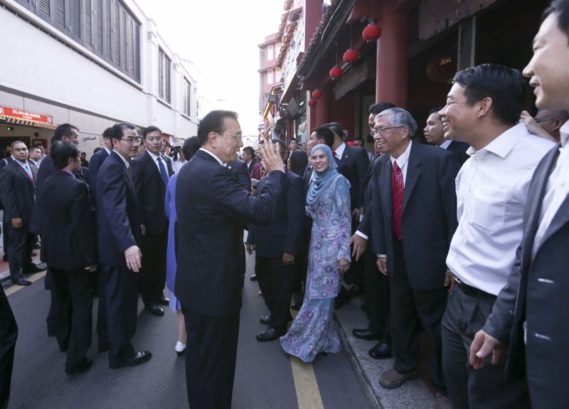 李克強(qiáng)來到馬六甲 當(dāng)?shù)胤序v了！