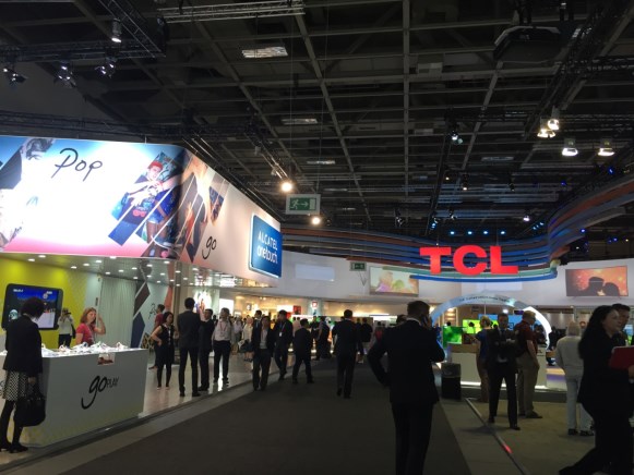 TCL通訊“玩性大發(fā)”,攜多款個(gè)性化智能終端亮相IFA展
