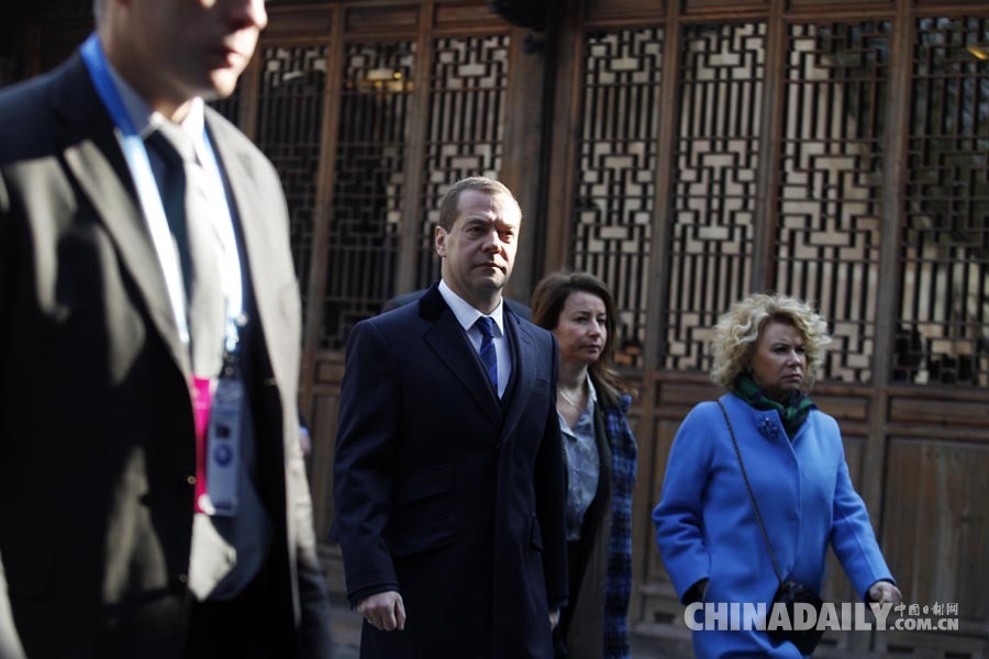 第二屆世界互聯(lián)網(wǎng)大會嘉賓紛紛入場