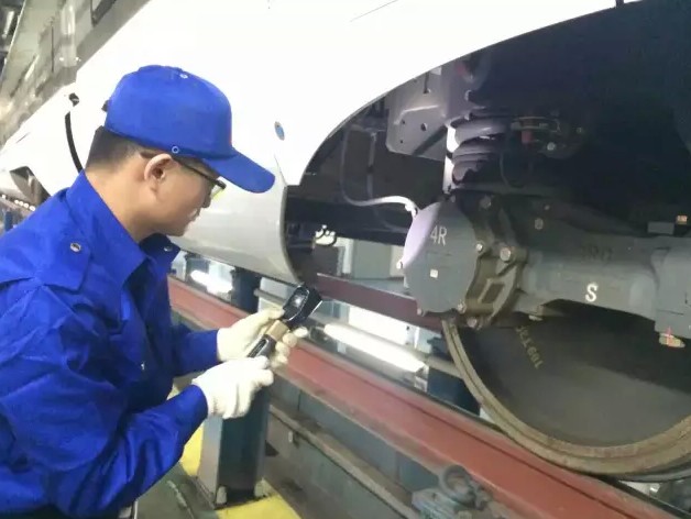 文明出行：你的隨手一丟 他們又要多熬兩小時