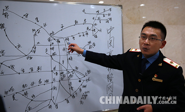 火車調(diào)度員：確保春運(yùn)乘客安全返家