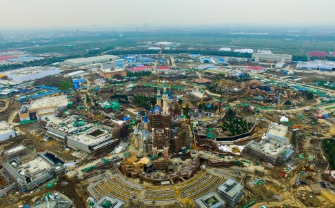 中國兩大迪斯尼樂園:競爭還是互補?