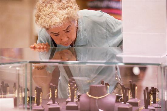 金價破冰猛漲 中國大媽不懼深套全球金店再掃貨