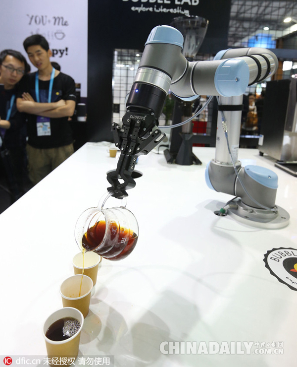 2016亞洲消費電子展開幕 虛擬現實吸引觀眾競相體驗