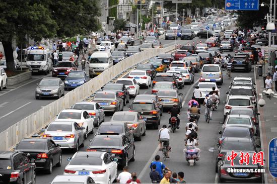 2015年重大節假日小型客車免費通行減免207億元