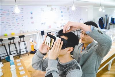 轉(zhuǎn)型中關(guān)村大街經(jīng)歷冰火兩重天：釘子戶和弄潮兒共存