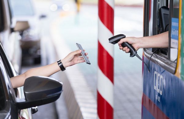 移動(dòng)支付普及，中國(guó)走向無(wú)現(xiàn)金社會(huì)