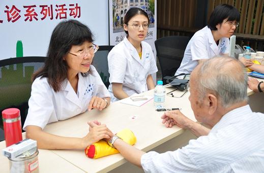 五礦財(cái)富彰顯央企擔(dān)當(dāng) 開展關(guān)愛老人公益活動(dòng)