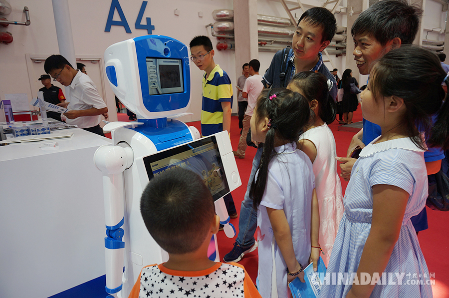 孩子們的機器人世界（組圖）