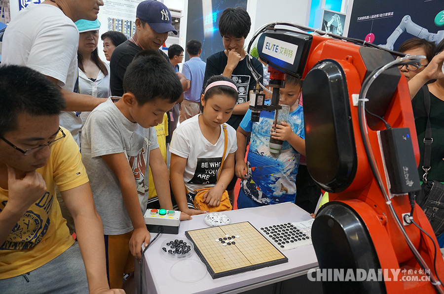 孩子們的機(jī)器人世界（組圖）