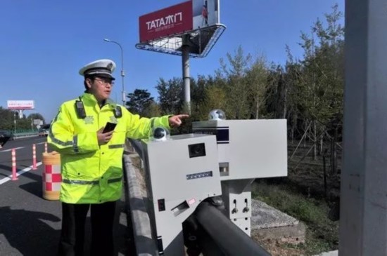 高速“機(jī)器人交警”上崗 這些違法行為一個(gè)也跑不了