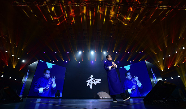 汲取西方文化之長 韋杰用漢字撬動中西融合