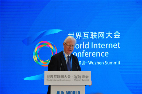 “互聯網+金融”:服務實體經濟防范金融風險