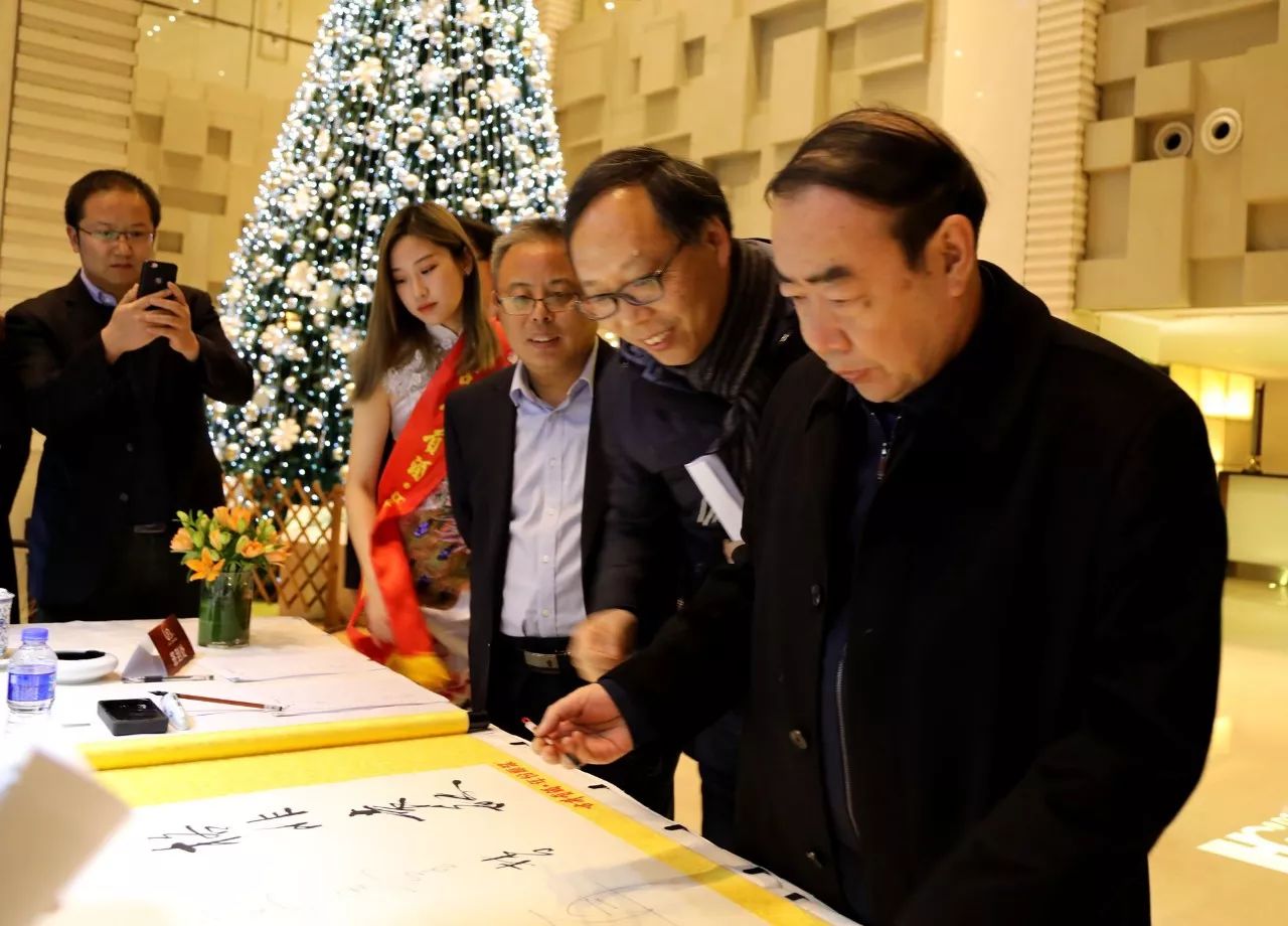 文學(xué)家園:大咖舉杯古井貢,共慶《收獲》60年!